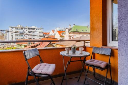 Balkón alebo terasa v ubytovaní Cherry City Stay Apartment With Parking - Happy Rentals