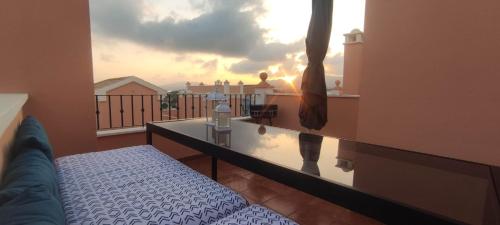 a room with a balcony with a view of the sky at Villa Terreros 67 in San Juan de los Terreros