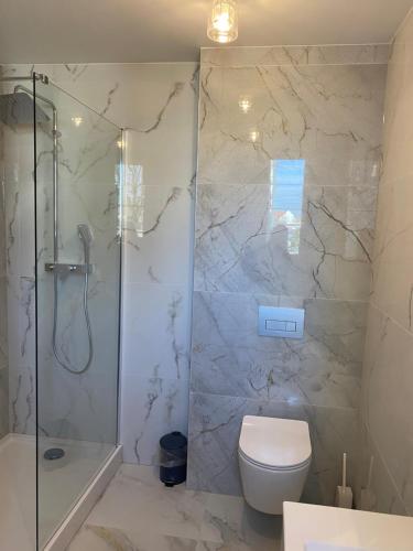 Bilik mandi di Hostel Przed Świtem