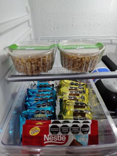 Makanan di atau berdekatan apartmen