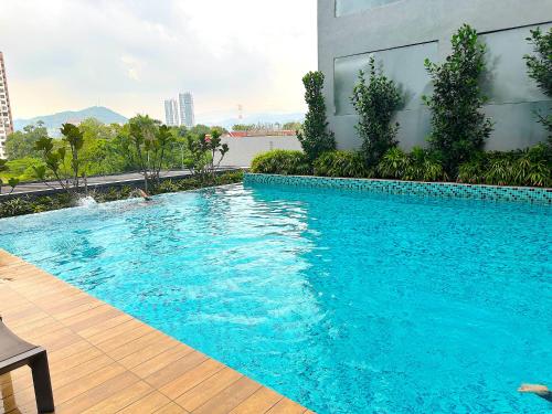 Kolam renang di atau dekat dengan Neu Suites By RASBO Galaxy Suites