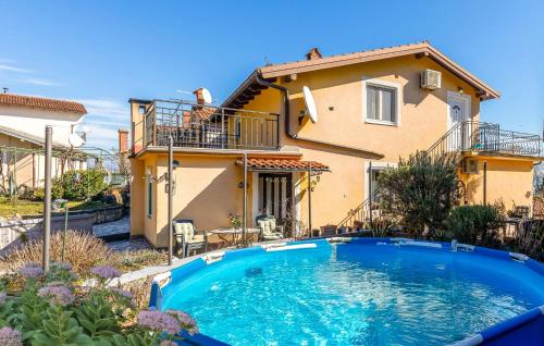 Stunning Apartment In Opric With Wifi