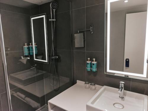 Un baño de Novotel Montpellier
