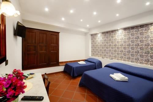 Ένα ή περισσότερα κρεβάτια σε δωμάτιο στο Villa Dafne