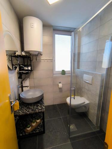Ένα μπάνιο στο Apartment Stella