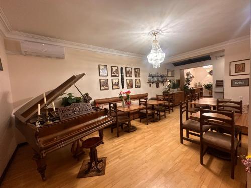 Hin Yerevantsi Hotel