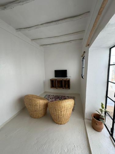 Posezení v ubytování Secluded countryside retreat with Berber charm