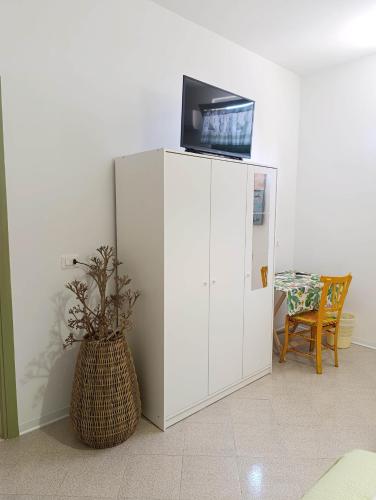 Μια τηλεόραση ή/και κέντρο ψυχαγωγίας στο Ficodindia Rooms