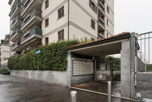GuestHost - Spacious Apartment 600 mt to Metro M3 Comasina
