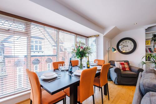a dining room with a table and chairs at The Knutsford Townhouse by Staycay in Knutsford