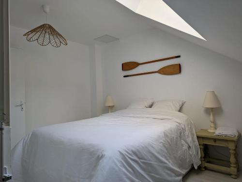 Ένα ή περισσότερα κρεβάτια σε δωμάτιο στο Maisonnette plein centre bourg