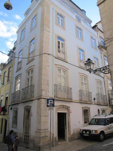 Remodeled Historic Apartment in Bairro Alto