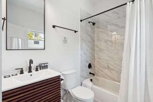 Koupelna v ubytování Folliday Inn - The Dolphin - Room 36