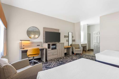 Ένα ή περισσότερα κρεβάτια σε δωμάτιο στο Best Western Chambersburg