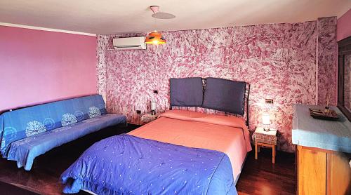 a bedroom with a bed and a couch at Dimora Acqua del Fico in Castellabate