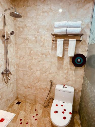 Koupelna v ubytování Majestik Hotel