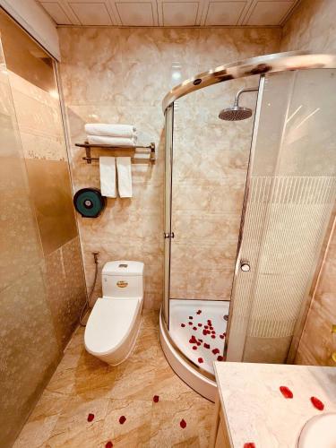 Koupelna v ubytování Majestik Hotel