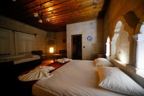 a bedroom with a large bed in a room at Glory Art Stone House in Goreme