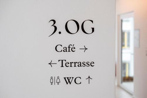 a sign on a wall that reads cafe tennessee wx at Das Kaya Hotel Stuttgart Airport Messe in Filderstadt