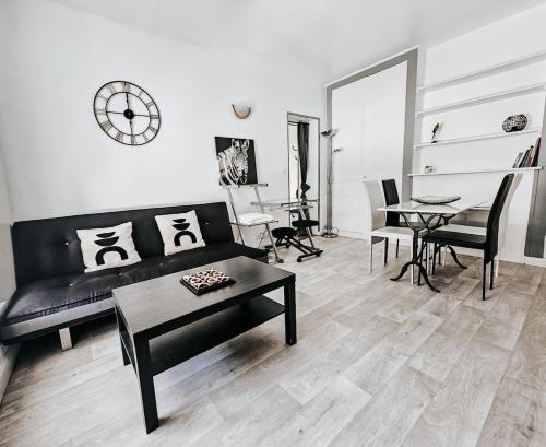 Henri, Hyper centre, Parking privé