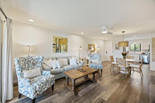Posezení v ubytování MWV2063: 2063 Marsh Walk Villa