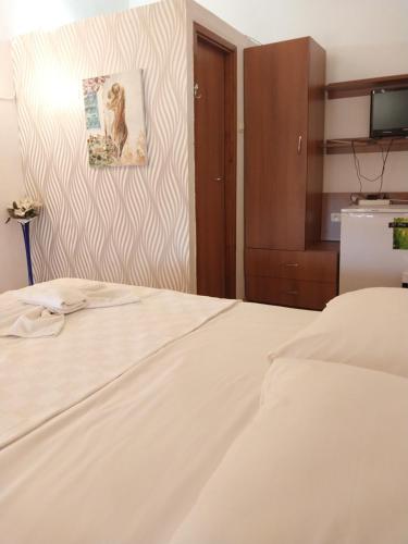 a bedroom with a bed and a picture of a dog on the wall at Jasmin Apart Otel in Göcek