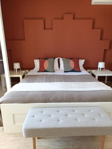a bedroom with a large bed with a red wall at B&B Sbarco dei 1000 in Marsala