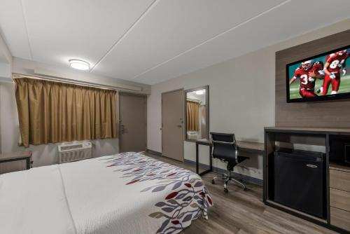 Μια τηλεόραση ή/και κέντρο ψυχαγωγίας στο Red Roof Inn Hickory