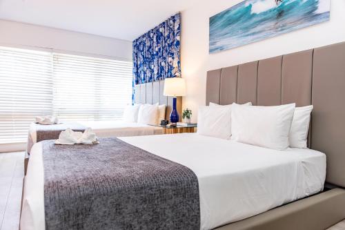 Ένα ή περισσότερα κρεβάτια σε δωμάτιο στο Beachside All Suites Hotel