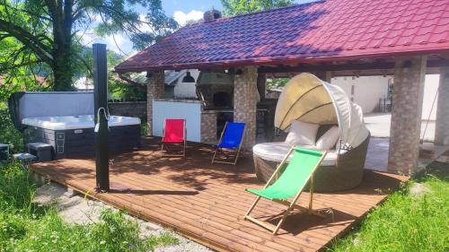 Ein Garten an der Unterkunft Apartman Šumiac 4