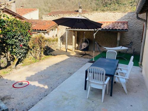 Gite centre village Burlats