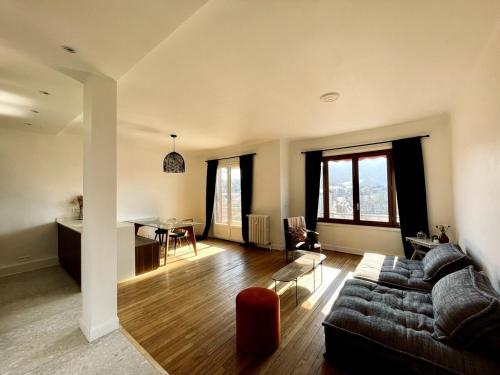 Photo de la galerie de l'établissement Appartement vue château, à Annecy