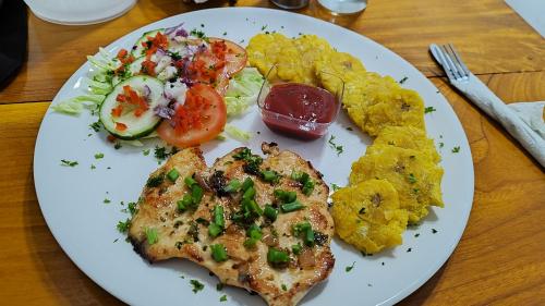 Makanan di atau berdekatan inn ini