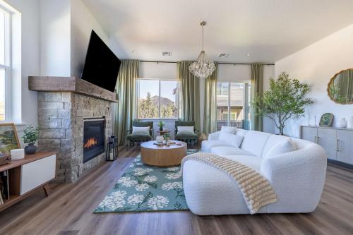 a living room with a white couch and a fireplace at The Copperleaf Flagstaff Escape in Flagstaff