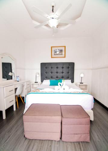 a bedroom with a large bed and a desk at Hotel Villa del Lago in Flores