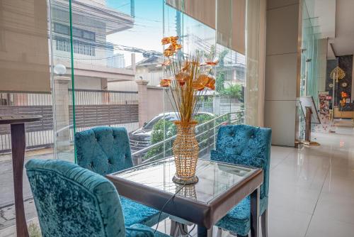 Χώρος καθιστικού στο Boss Suites Nana Hotel