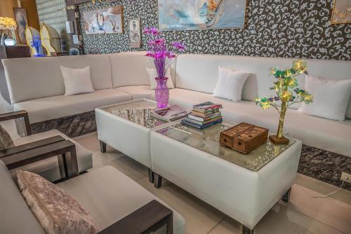 Χώρος καθιστικού στο Boss Suites Nana Hotel