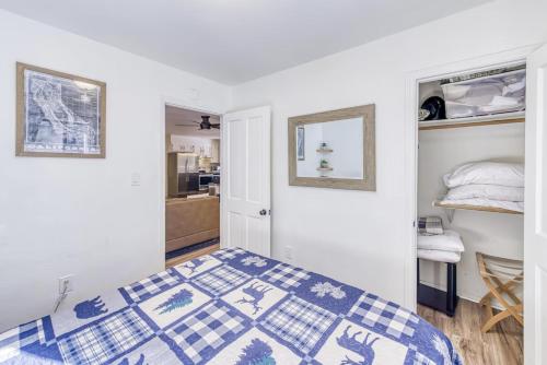 a bedroom with a blue and white quilt on a bed at Blue Basecamp - Adventure Starts Here! in Shaver Lake