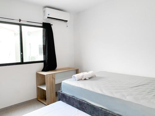 Ένα ή περισσότερα κρεβάτια σε δωμάτιο στο Luxurious house, bedrooms, private pool, parking