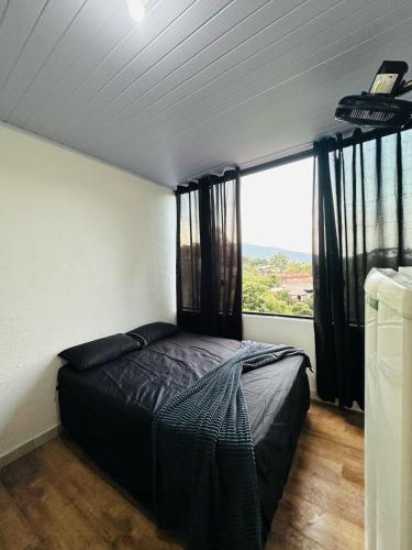 Postel nebo postele na pokoji v ubytování Apto Mobiliado Confortavel, TV Smart - Caieiras