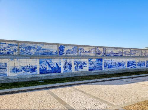 a wall with blue and white tiles on it at Guest House da Mata2 in Póvoa de Varzim
