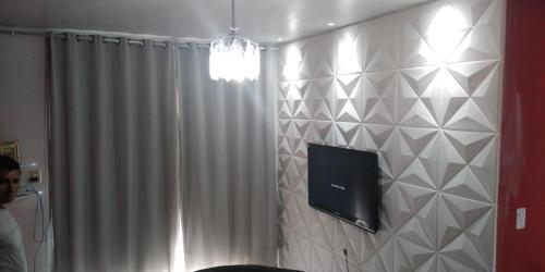 Televisyen dan/atau pusat hiburan di Sandra