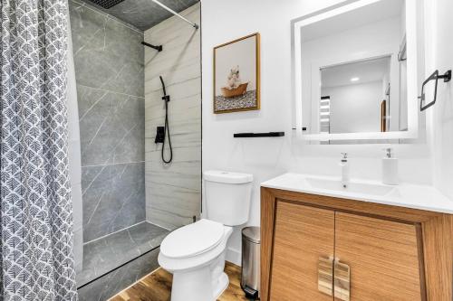 a bathroom with a toilet and a sink and a shower at Modern Home with large private yard - Next to downtown & beach & airport - Pet friendly in Fort Lauderdale