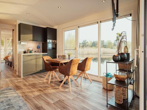 Dapur atau dapur kecil di Hausboot am Gräbendorfer See