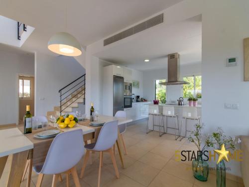Mar 1 Family Villa near Beach