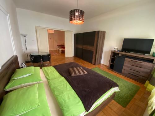 Holiday apartments & rooms next Danube Promenade