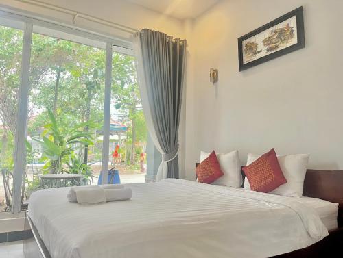 Postel nebo postele na pokoji v ubytování Kampot Orkide Boutique