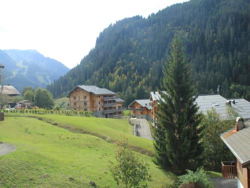 Chalet in La Béchigne with Valley Views