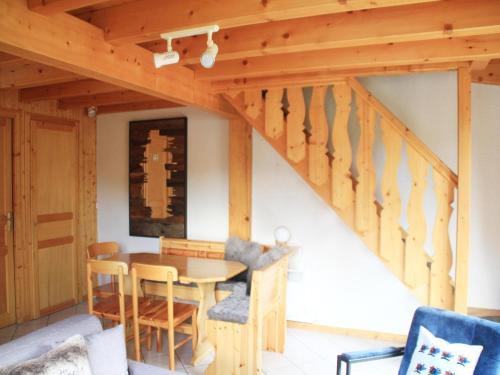 Chalet in La Béchigne with Valley Views