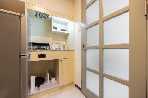 a door leading into a kitchen with a sink at Minami-Fukuoka Good Place House in Fukuoka